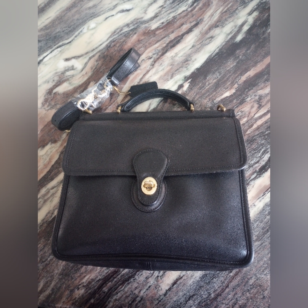 ❌❌SOLD❌❌Vintage Coach Willis Black Leather Turn Lock Handbag 9927